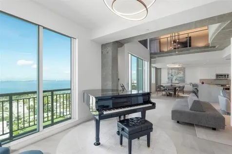 800 N Tamiami Trail Sarasota FL 34236