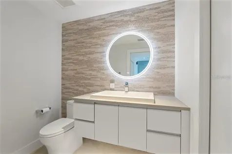 800 N Tamiami Trail Sarasota FL 34236