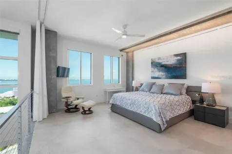 800 N Tamiami Trail Sarasota FL 34236