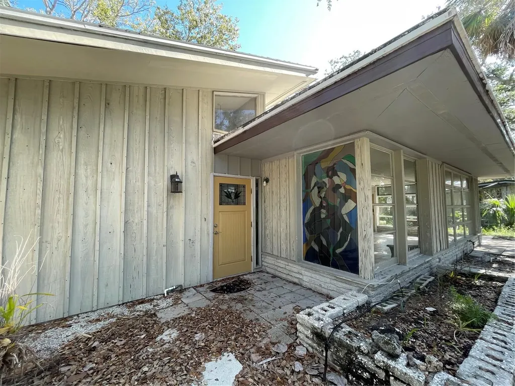 5453 Avenida Del Mare Sarasota FL 34242