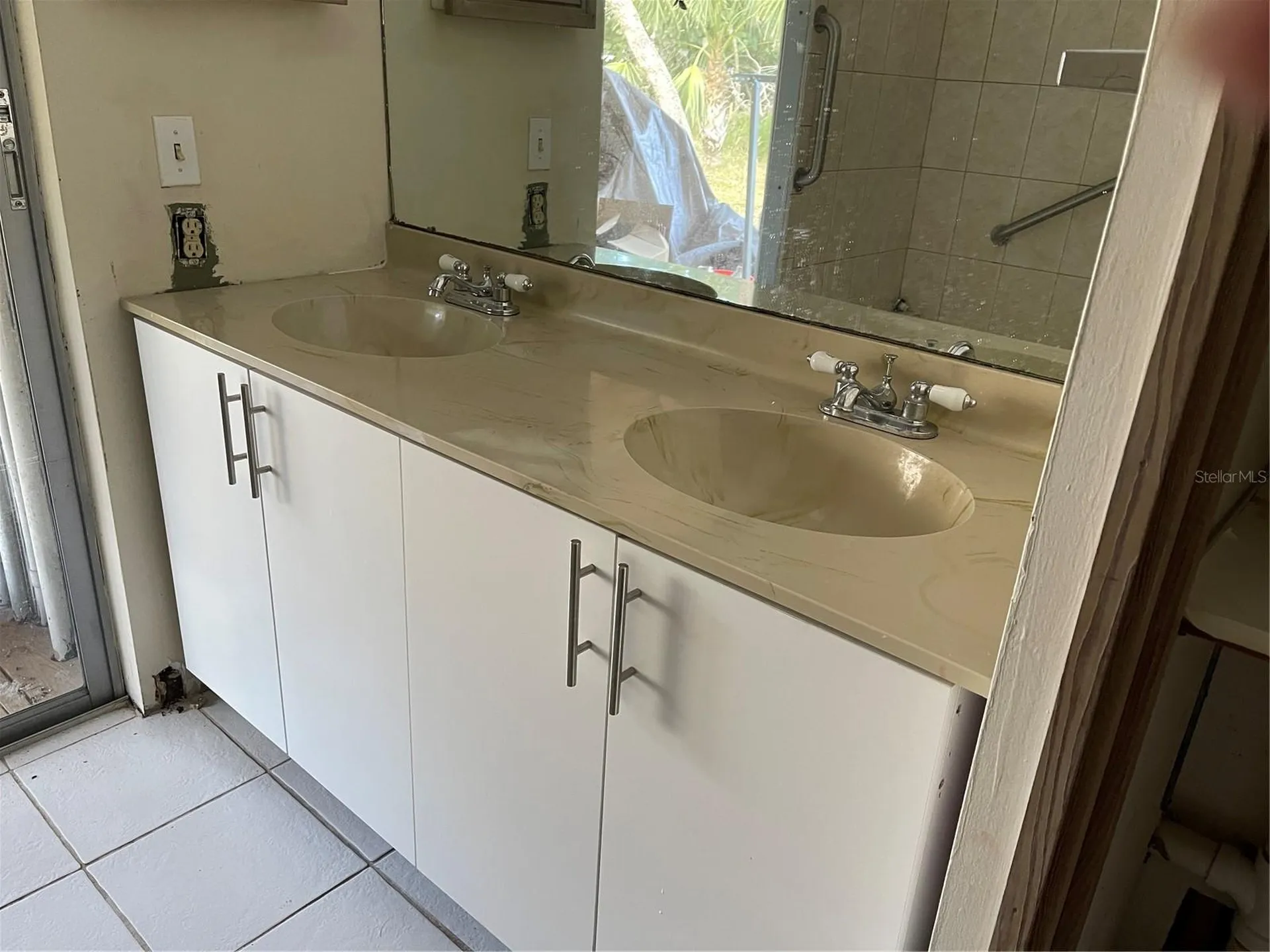 5453 Avenida Del Mare Sarasota FL 34242