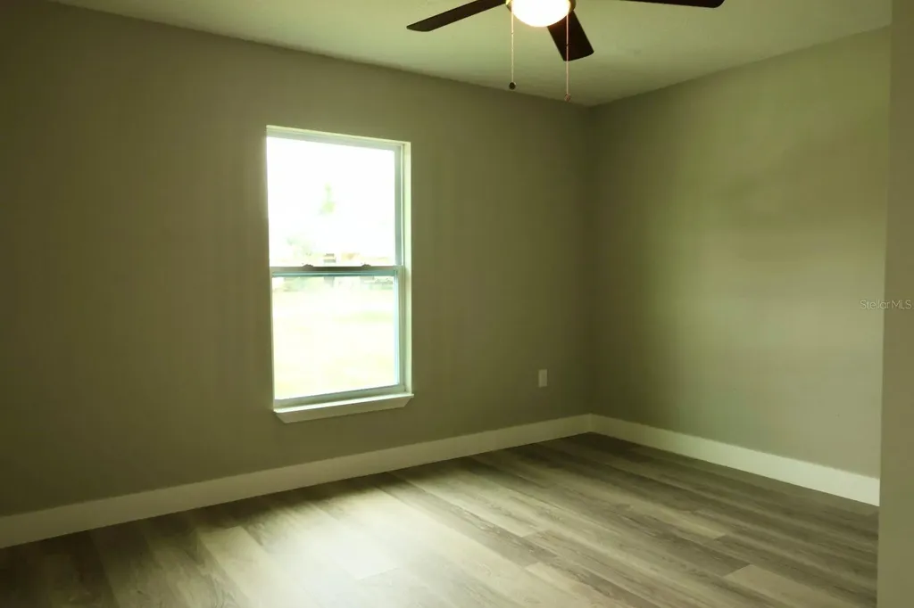 15 Malauka Pass Way Ocklawaha FL 32179
