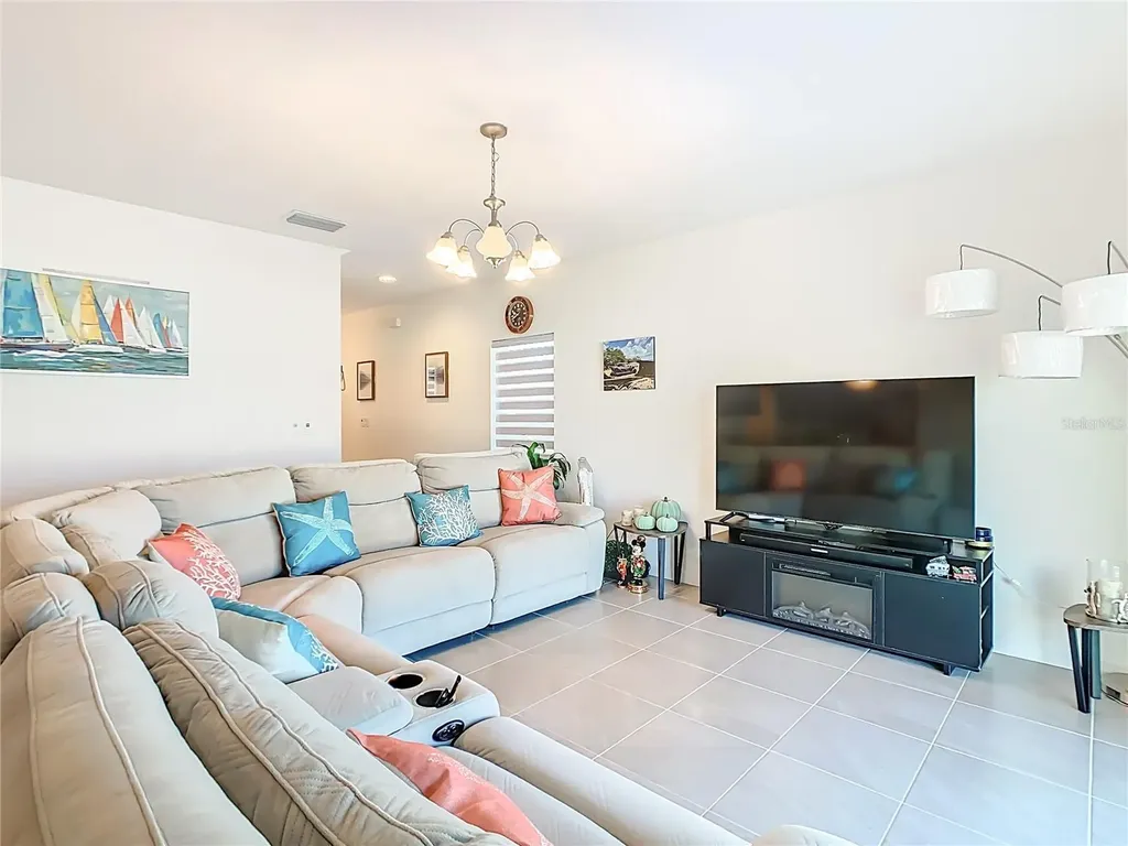 1653 Swan Swim Drive Davenport FL 33837