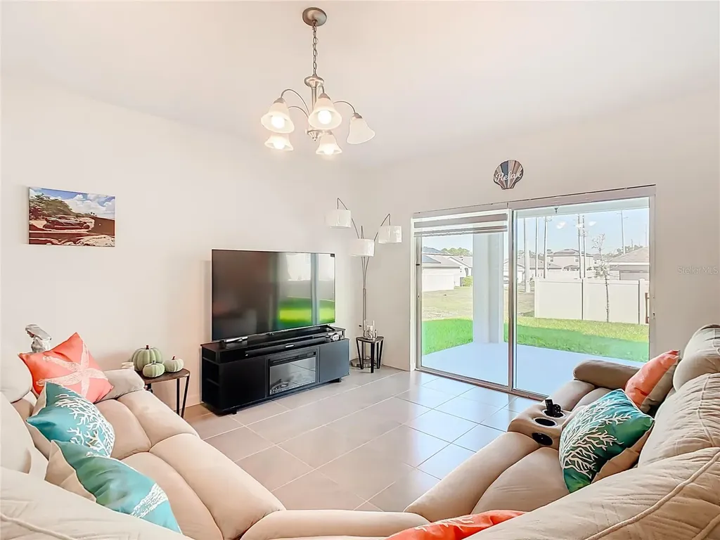 1653 Swan Swim Drive Davenport FL 33837