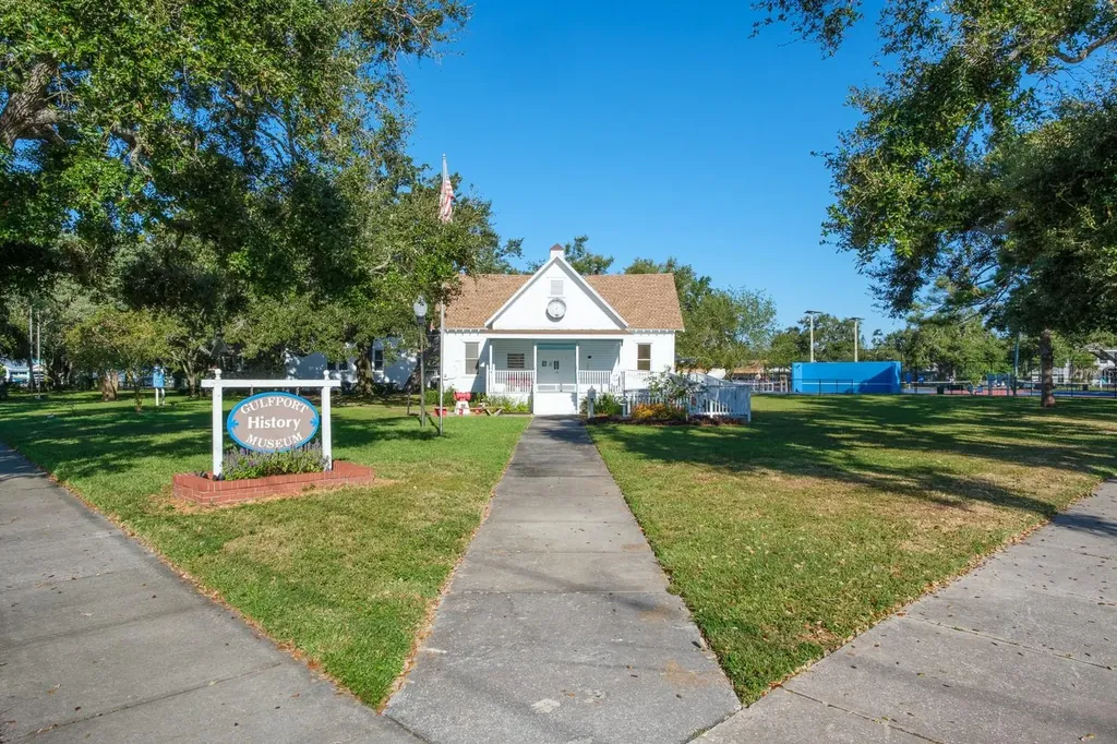 5302 28th Avenue S Gulfport FL 33707