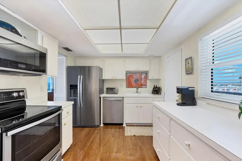 800 Benjamin Franklin Drive Sarasota FL 34236