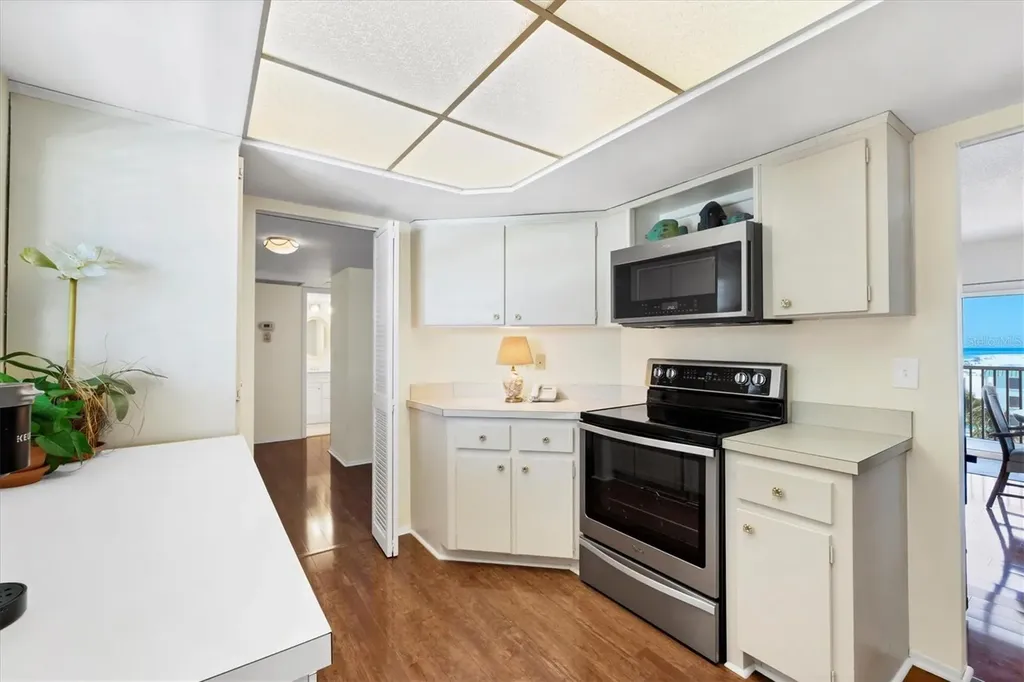 800 Benjamin Franklin Drive Sarasota FL 34236