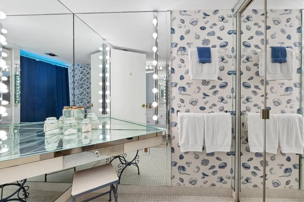 800 Benjamin Franklin Drive Sarasota FL 34236