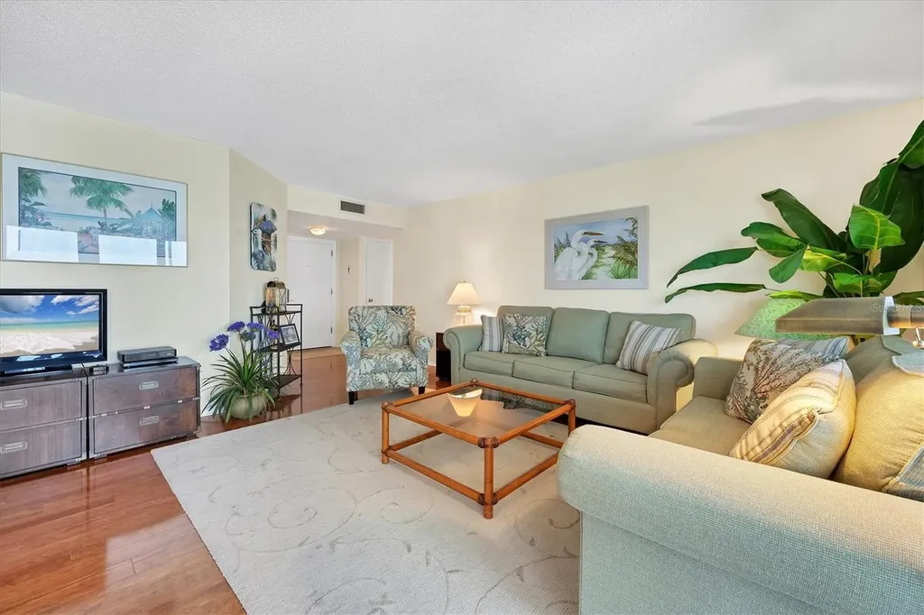 800 Benjamin Franklin Drive Sarasota FL 34236