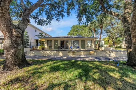 135 6th Avenue N St Petersburg FL 33701