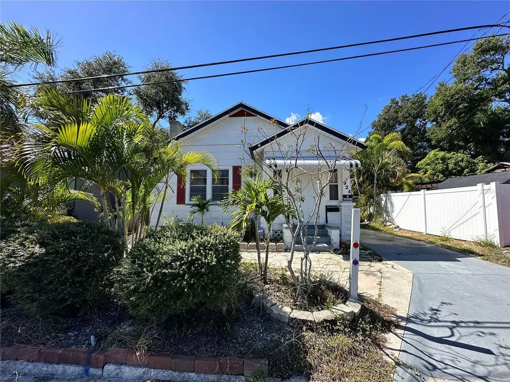 924 Dartmoor Street N St Petersburg FL 33701