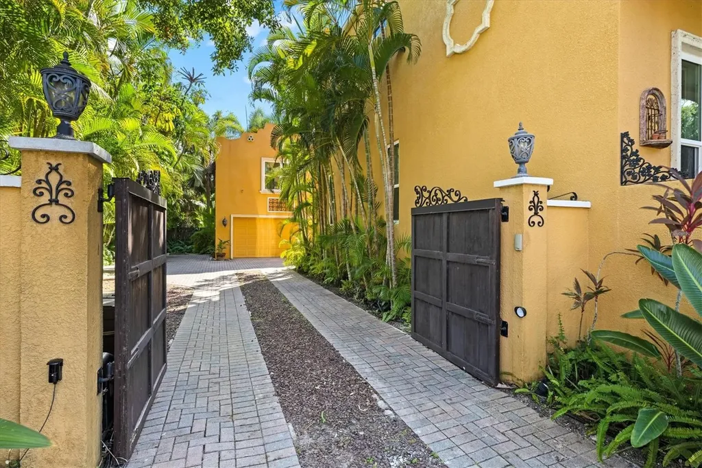 1724 Cherry Lane Sarasota FL 34236