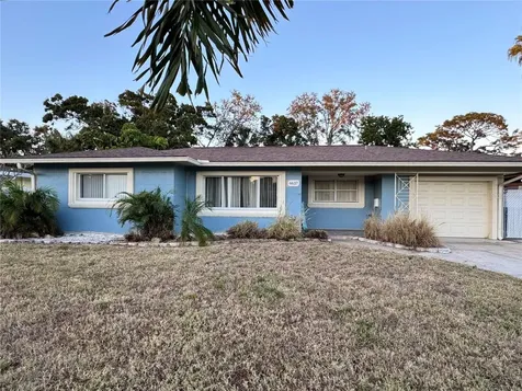 6637 Poinsettia Avenue S St Petersburg FL 33707