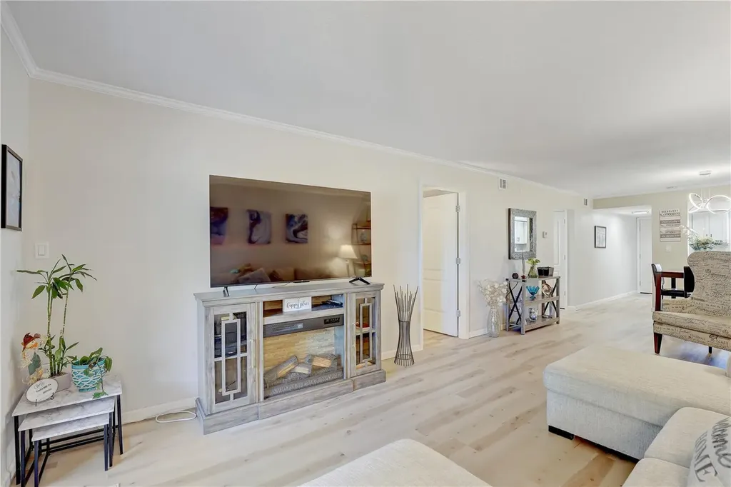 3650 Lake Bayshore Drive Bradenton FL 34205