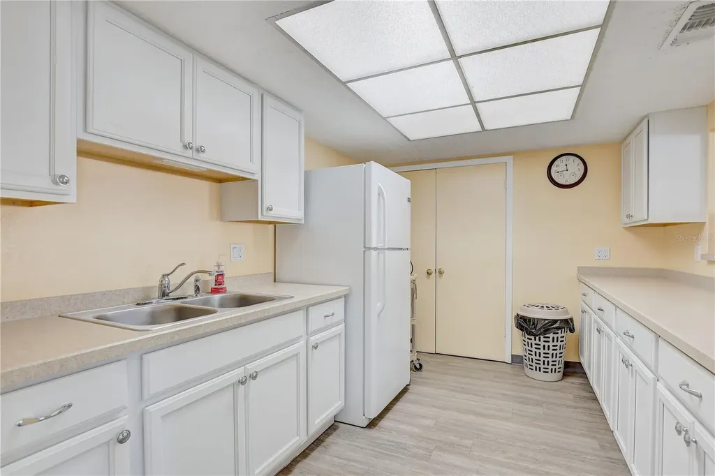 3650 Lake Bayshore Drive Bradenton FL 34205