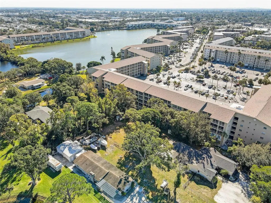 3650 Lake Bayshore Drive Bradenton FL 34205