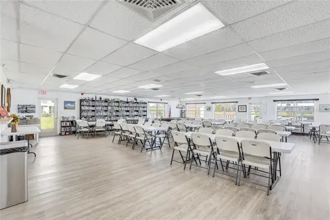 3650 Lake Bayshore Drive Bradenton FL 34205