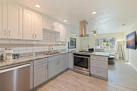 8011 26th Avenue N St Petersburg FL 33710