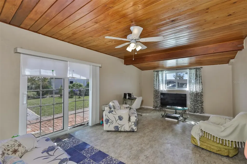 5105 Saint Charles Place Tampa FL 33610