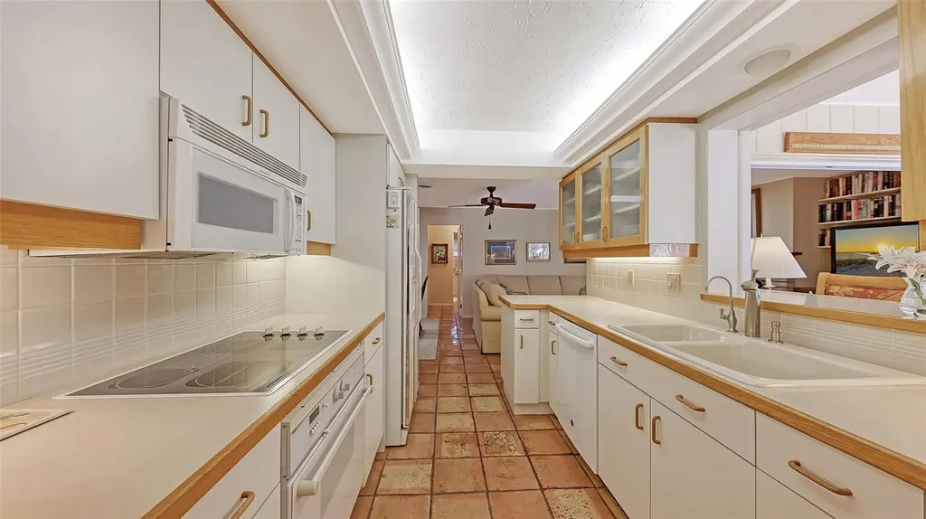 1672 Shoreland Drive Sarasota FL 34239