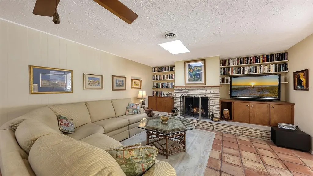 1672 Shoreland Drive Sarasota FL 34239