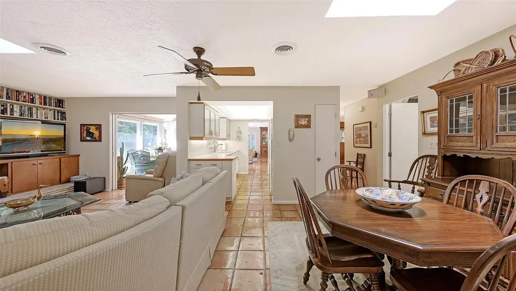 1672 Shoreland Drive Sarasota FL 34239