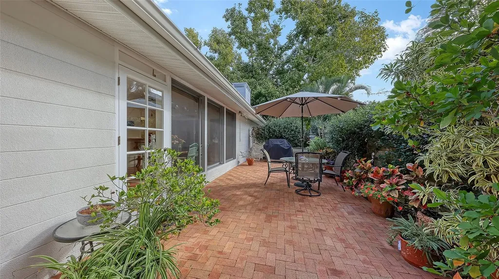 1672 Shoreland Drive Sarasota FL 34239