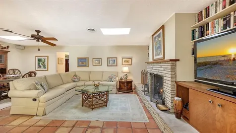 1672 Shoreland Drive Sarasota FL 34239