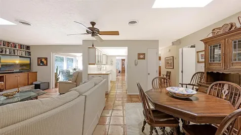 1672 Shoreland Drive Sarasota FL 34239