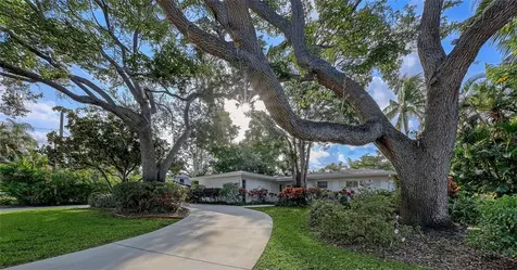1672 Shoreland Drive Sarasota FL 34239