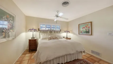 1672 Shoreland Drive Sarasota FL 34239