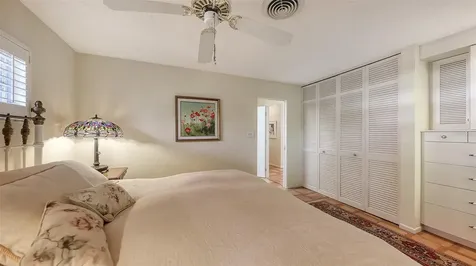 1672 Shoreland Drive Sarasota FL 34239