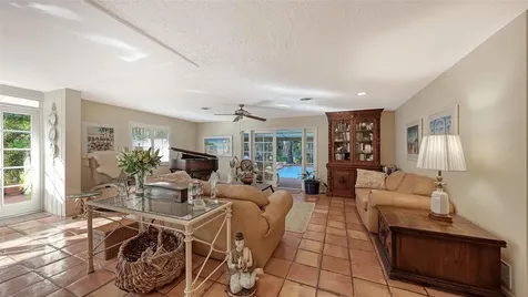 1672 Shoreland Drive Sarasota FL 34239