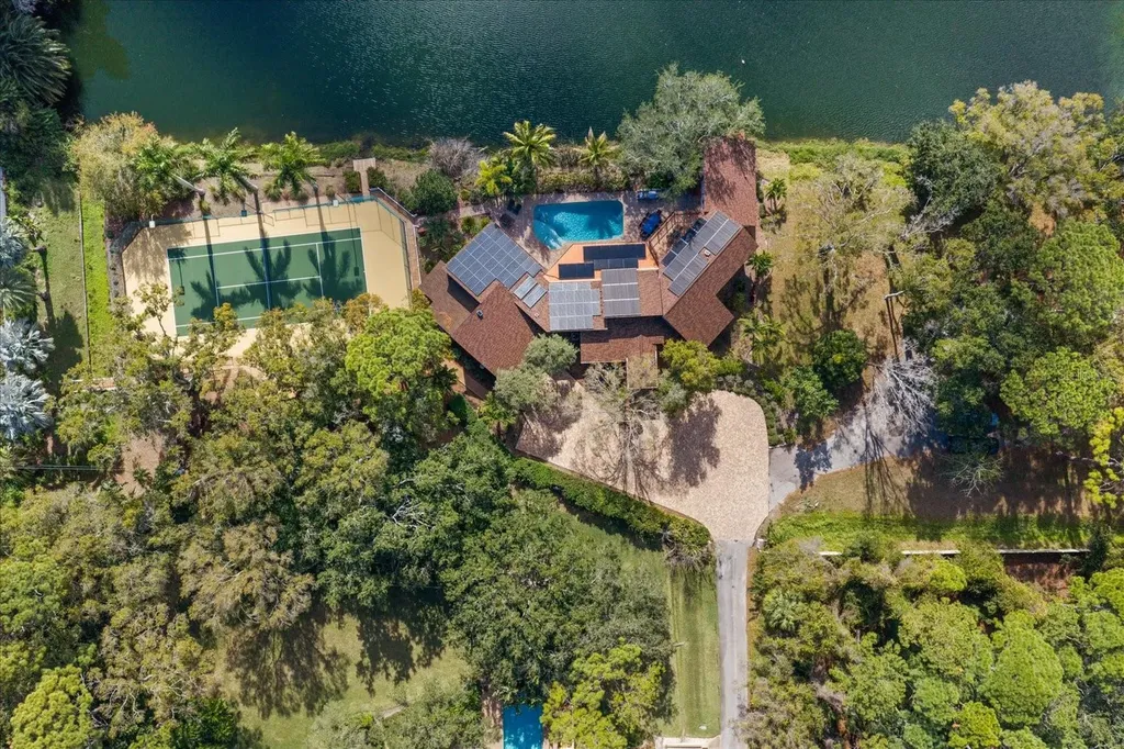 2402 Pine Hammock Clearwater FL 33764