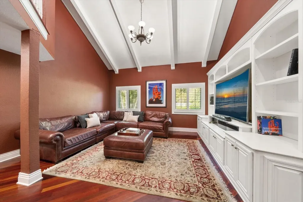 2402 Pine Hammock Clearwater FL 33764