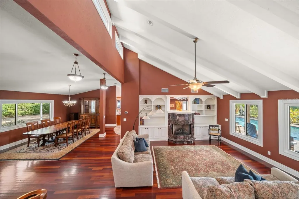 2402 Pine Hammock Clearwater FL 33764