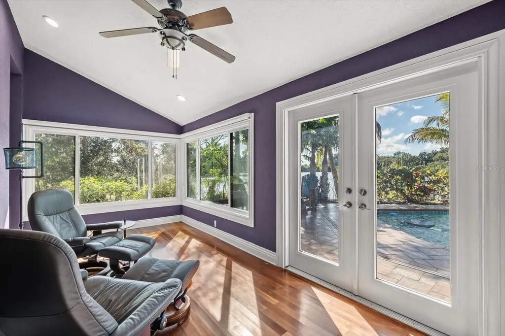 2402 Pine Hammock Clearwater FL 33764