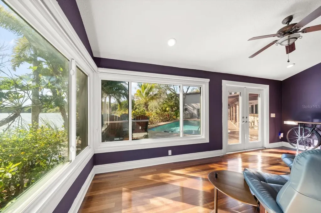 2402 Pine Hammock Clearwater FL 33764