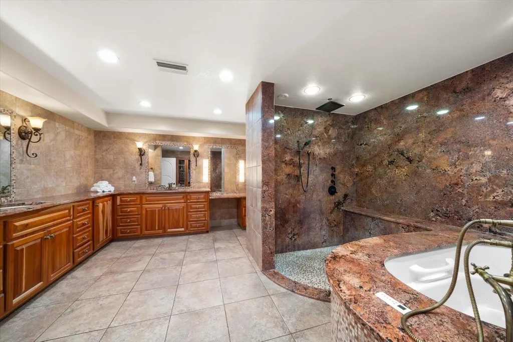 2402 Pine Hammock Clearwater FL 33764