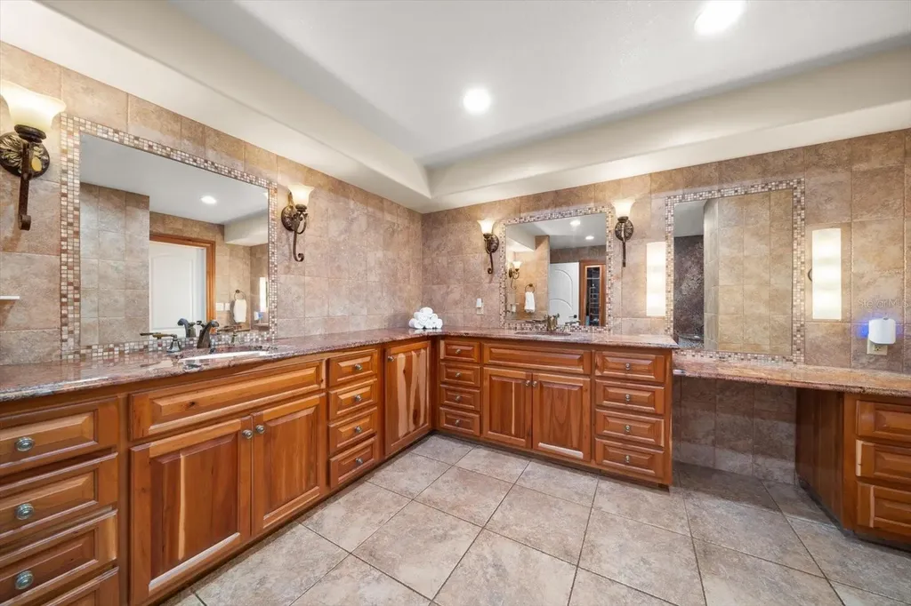 2402 Pine Hammock Clearwater FL 33764