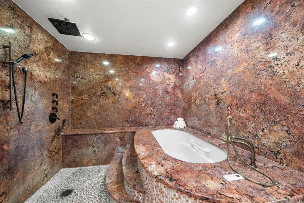 2402 Pine Hammock Clearwater FL 33764