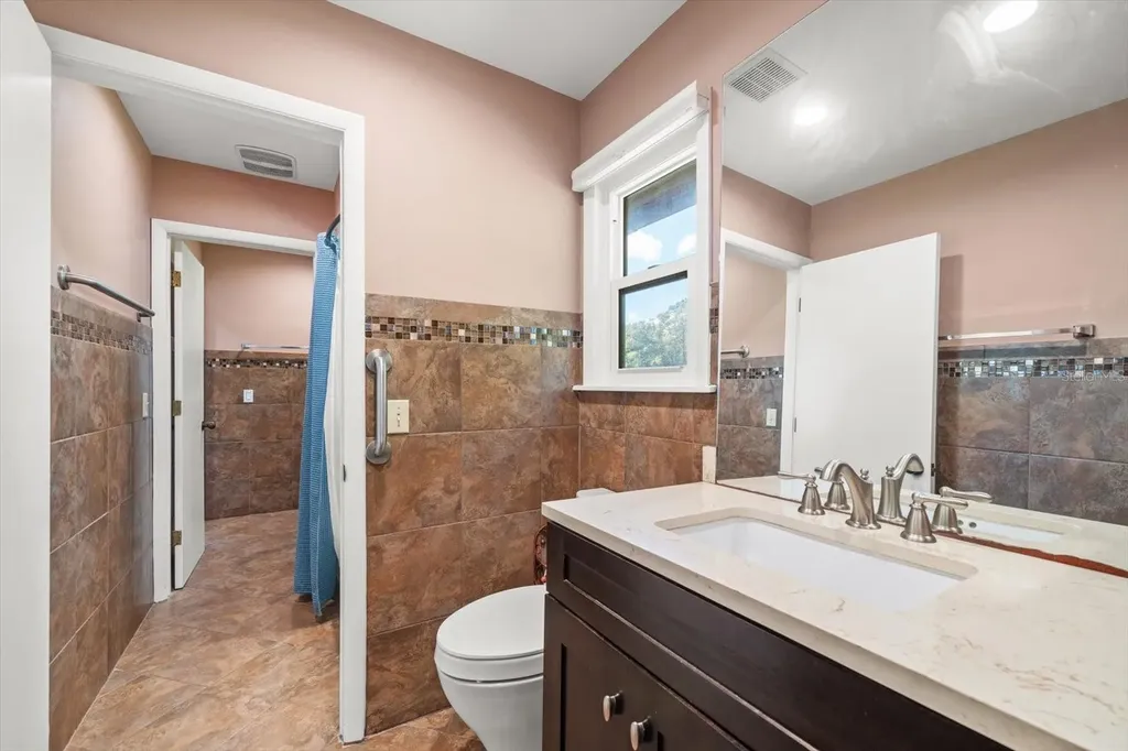 2402 Pine Hammock Clearwater FL 33764