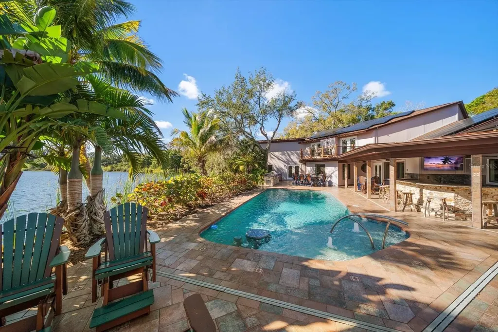 2402 Pine Hammock Clearwater FL 33764