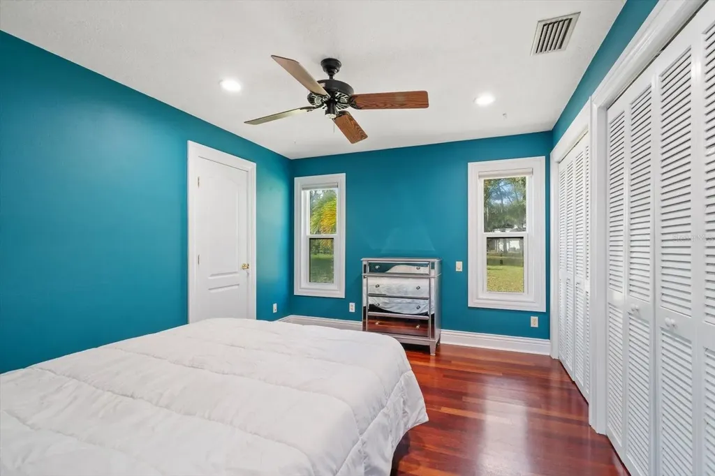 2402 Pine Hammock Clearwater FL 33764