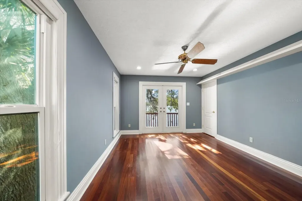 2402 Pine Hammock Clearwater FL 33764