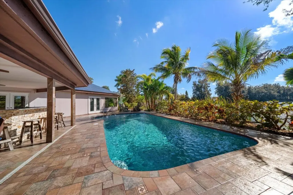 2402 Pine Hammock Clearwater FL 33764