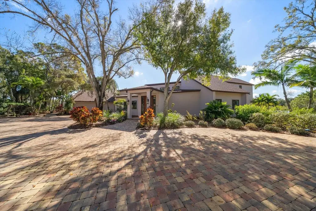 2402 Pine Hammock Clearwater FL 33764