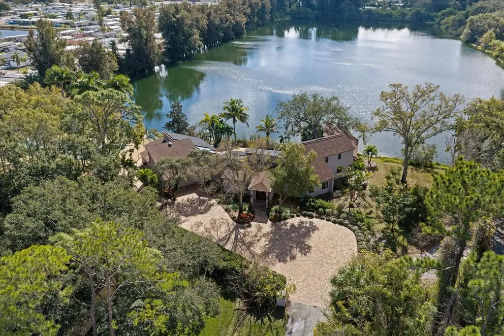 2402 Pine Hammock Clearwater FL 33764