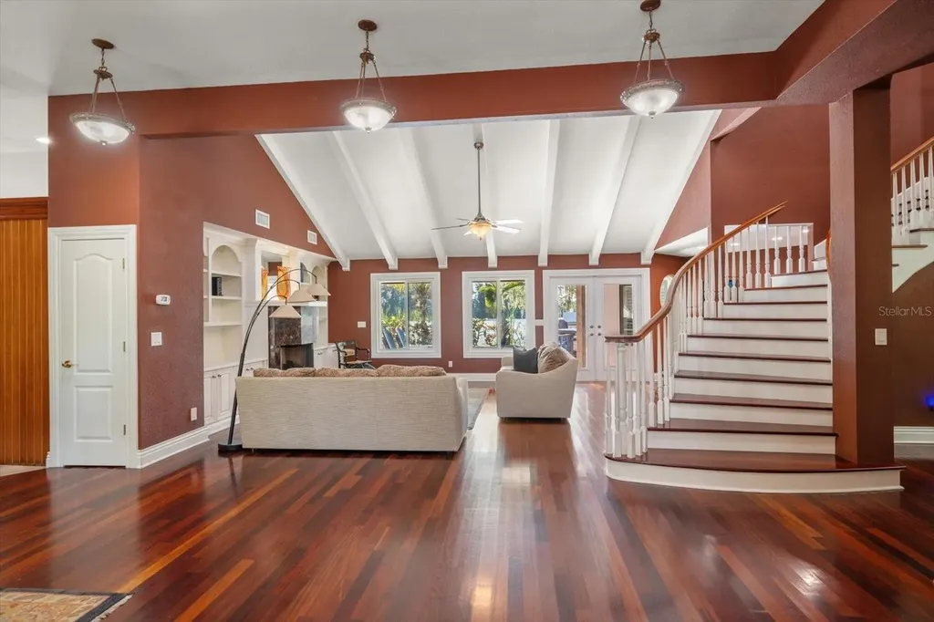 2402 Pine Hammock Clearwater FL 33764