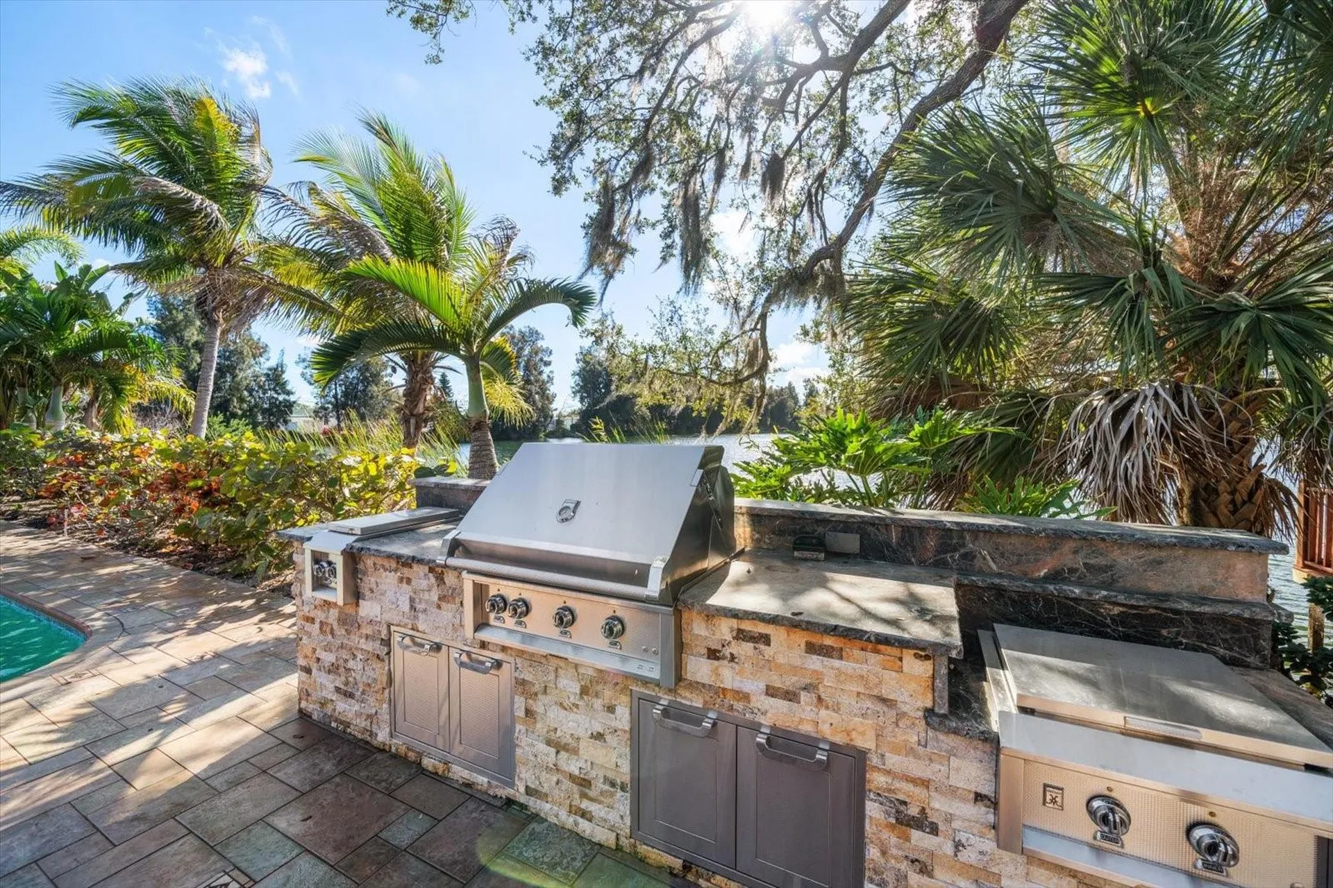 2402 Pine Hammock Clearwater FL 33764